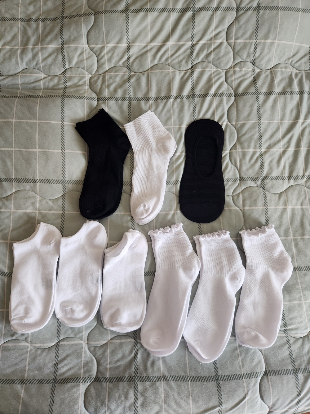 Women's Black and White Low-Cut & No-Show Sock Set
